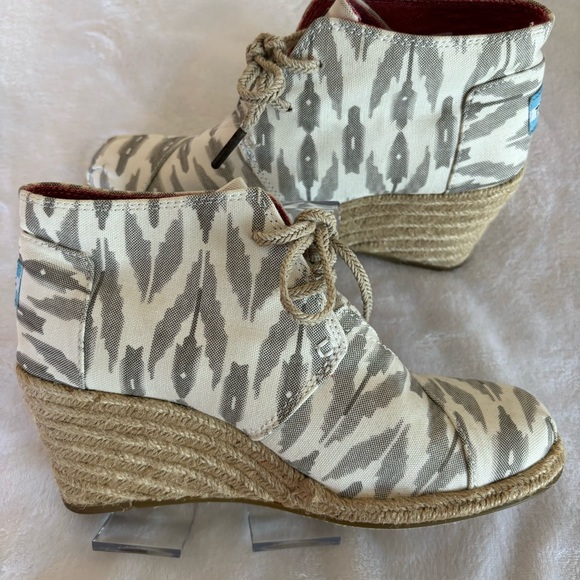 TOMS Ikat Desert Canvas Wedge Ankle Boots--7--EUC - Picture 1 of 16